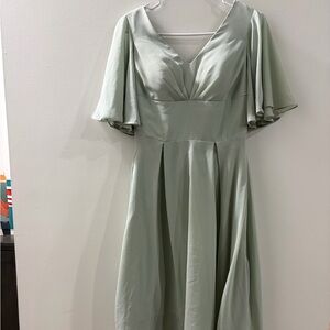 Elegant Sage Green V-neck Midi Formal Dress Crossover Ties in Back Size 2